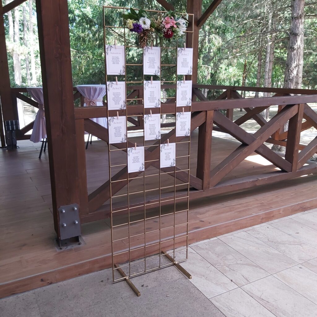 Magnifico Dekoracije – tabla za raspored sedenja gostiju