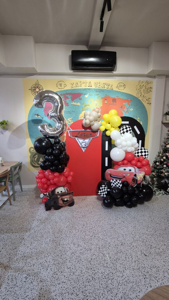 Dekoracija 3. rodjendana od balona