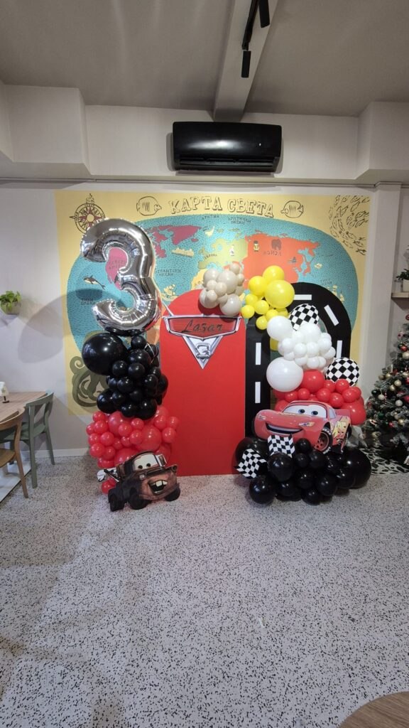 Dekoracija 3. rodjendana od balona