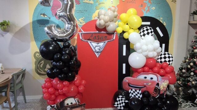 Dekoracija 3. rodjendana od balona