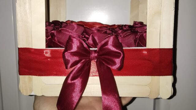 Crvene satenske ruže, ručno rađene sa ljubavlju – idealan poklon ili dekoracija za svadbe, rođendane i proslave