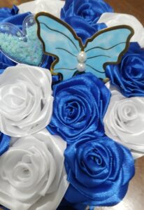 Ako tražite satenske ruže pančevo, mommys_satin_roses izrađuje ručno rađene aranžmane od satenskih ruža koji unose eleganciju i ostavljaju dugotrajan utisak.