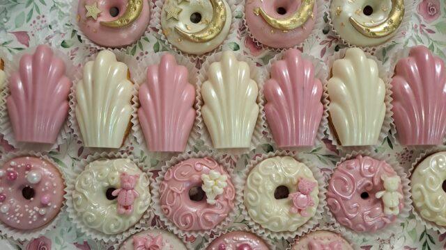 Mafini, čiz čašice, madeleine i čoko čašice za slatki sto