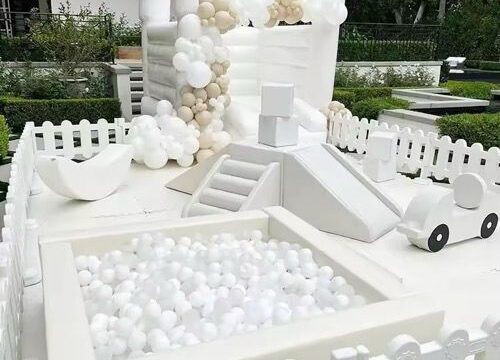 Beli Dvorac na Naduvavanje