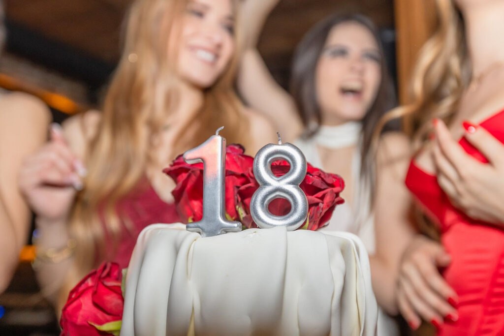 unikatna-torta-za-18-rodjendan-u-restoranu-detalji