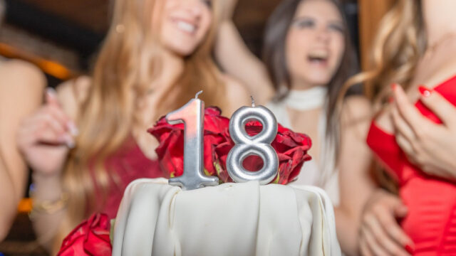 unikatna-torta-za-18-rodjendan-u-restoranu-detalji