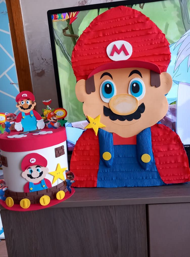 pinjata i torta super mario