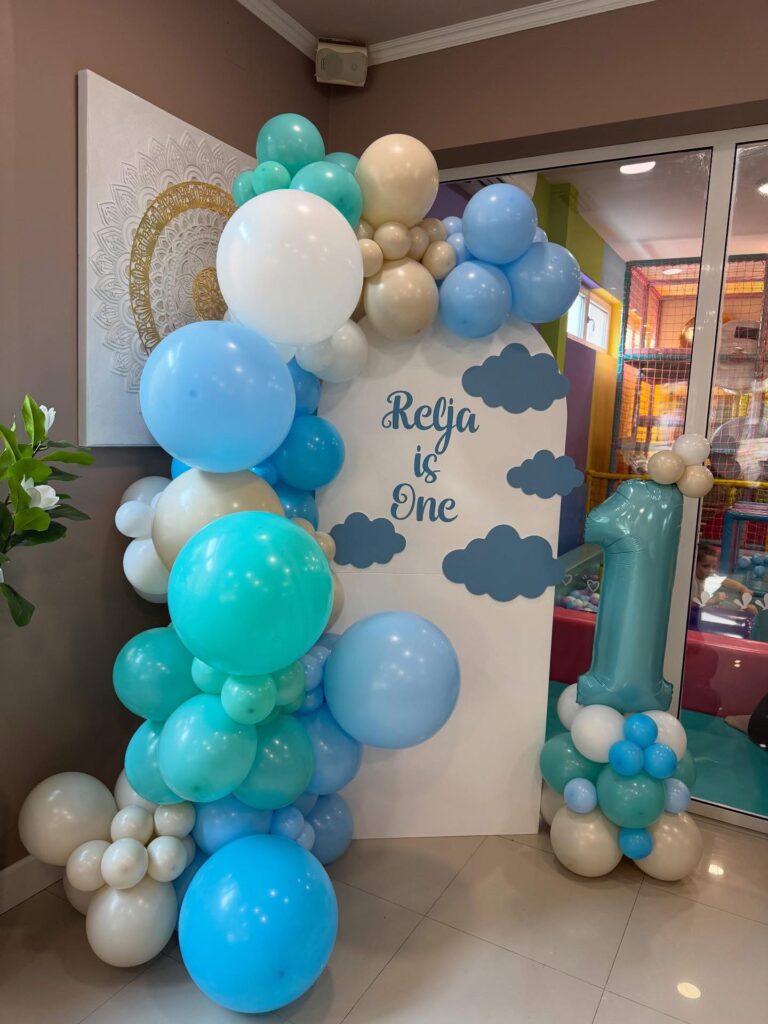 Kompletna dekoracija prostora balonima za privatne zabave
