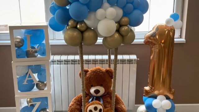 Velika dekoracija balonima za 18. rođendan i punoletstva