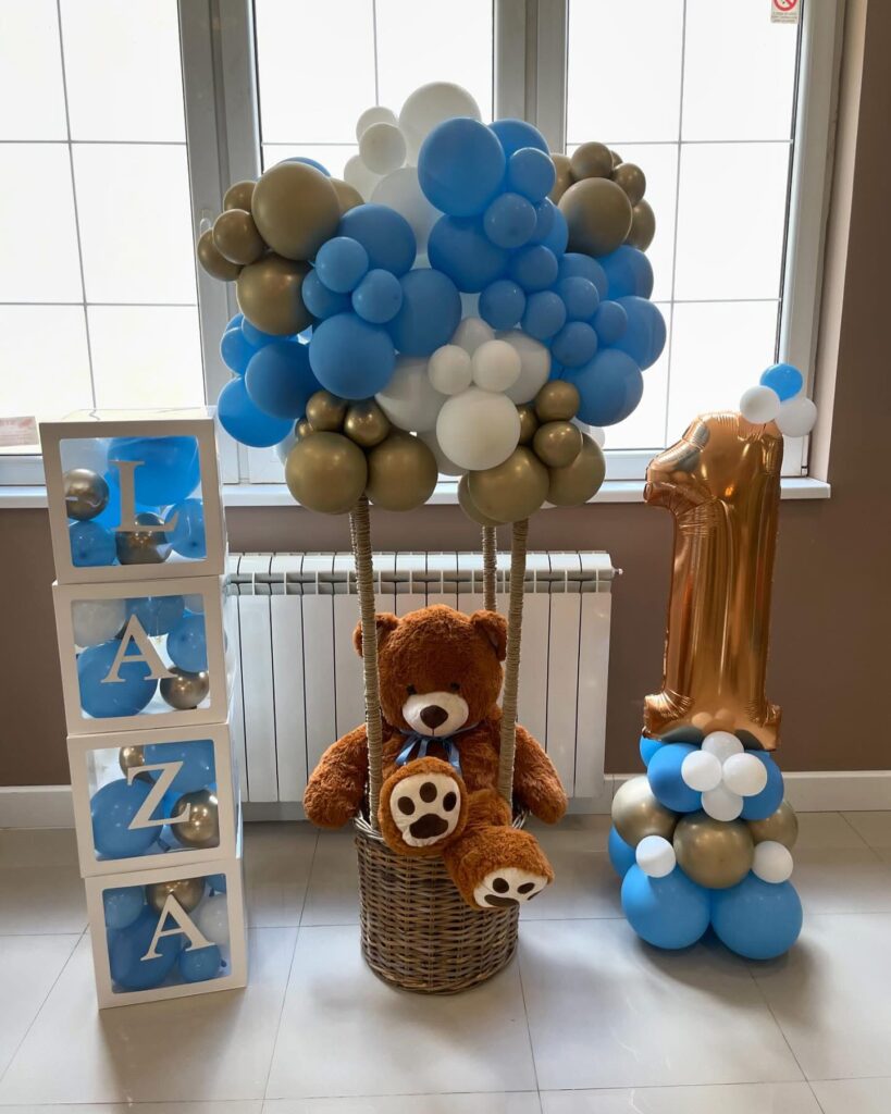 Velika dekoracija balonima za 18. rođendan i punoletstva