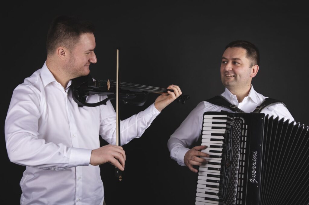 Autentik bend - Violina i Harmonika