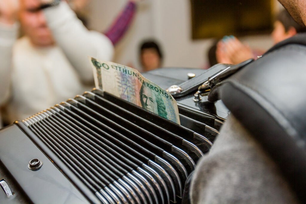 atmosfera-i-muzika-na-18-rodjendanu-fotografisanje-proslava