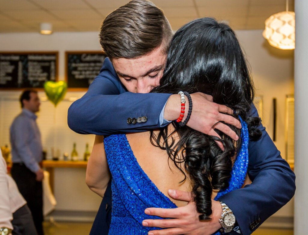 ekipa-na-punoletstvu-fotografisanje-gostiju-u-restoranu