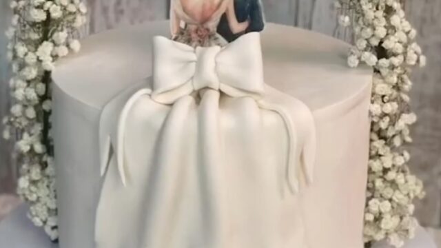 mladenačka torta sa figurama mladenaca