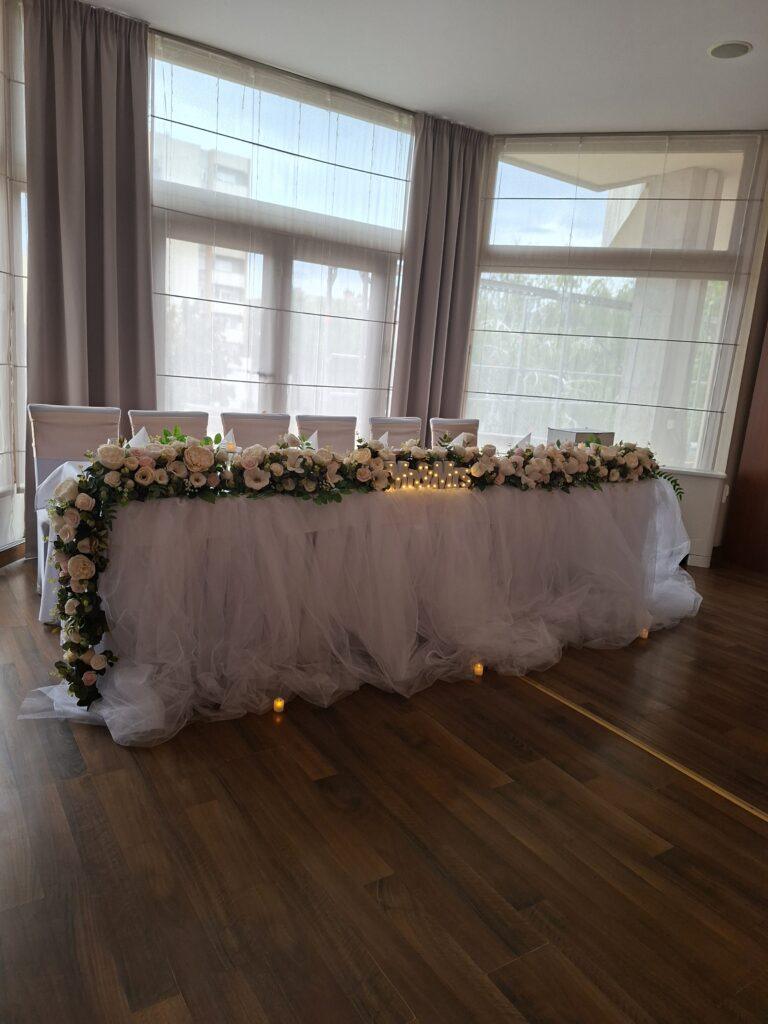 Mladenački Sto za svadbu