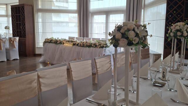 Dekoracija stolova za goste