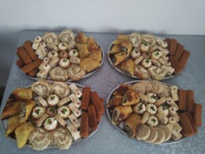 Ketering Goca Kragujevac nudi rođendanski mix slatkog i slanog peciva, kao i posna i mrsna predjela za sve vrste proslava.