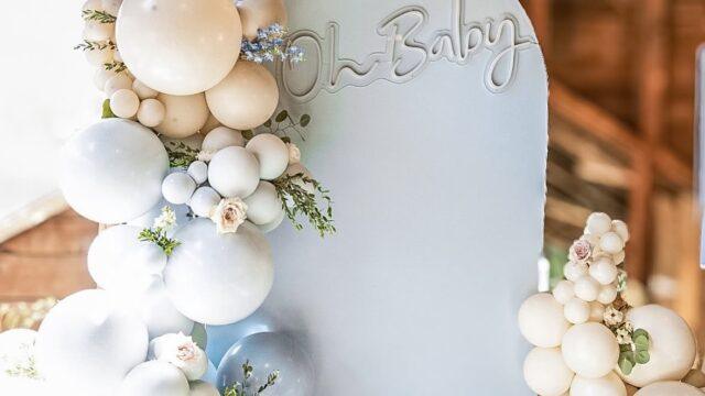 Kompletno uređenje restorana za rođendan - Shimmer zid i lukovi od balona