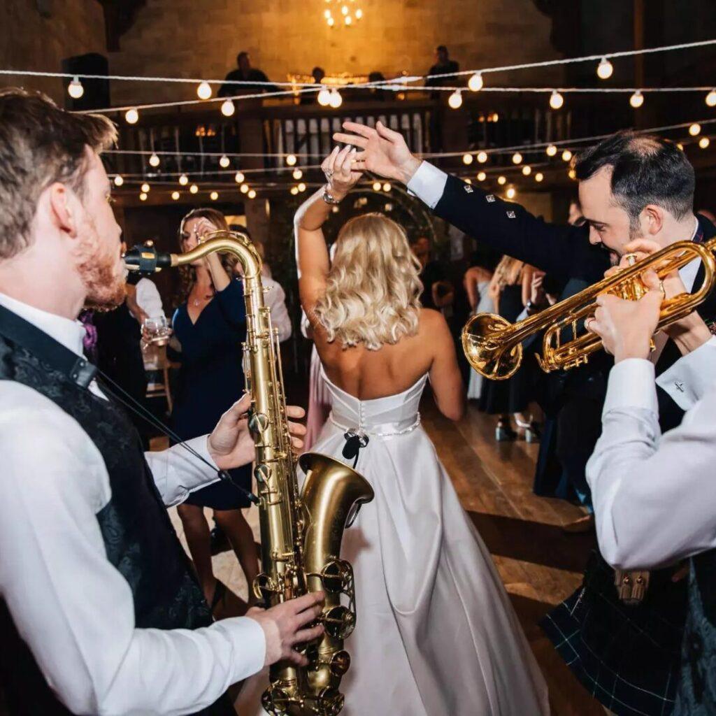 Najbolji bendovi za svadbe – muzika uživo za svadbena veselja - Zabavna, Narodna i Pop muzika