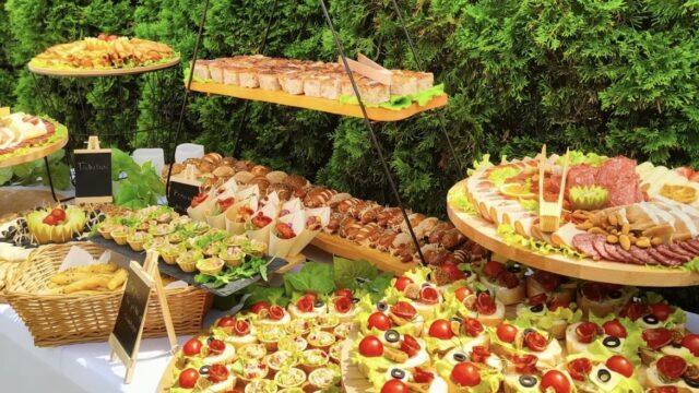 Dekoracija švedskog stola za venčanje u Novom Sadu - Ketering Cvetić Novi Sad.