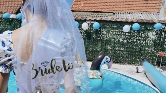 Nasmejana ekipa devojaka tokom profesionalnog fotografisanja devojačke večeri Beograd.