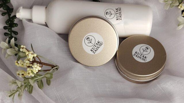 Nanošenje hidrantnog butera na kožu – prirodna hidratacija