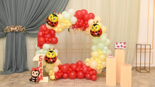 Balonske dekoracije za rođendan Beograd – elegantni tematski koncept