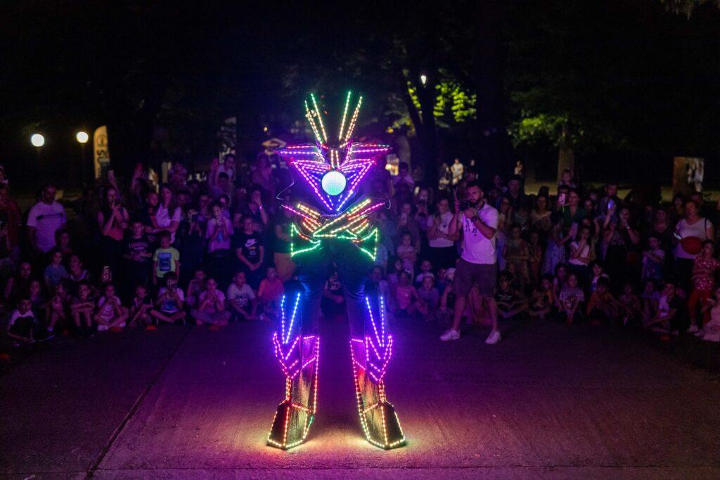 Disco Robot sa laserima animacija Novi Sad