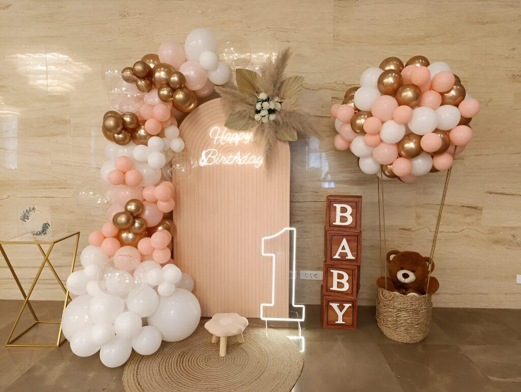 dekoracija rođendana Niš sa balonima i tematskim elementima