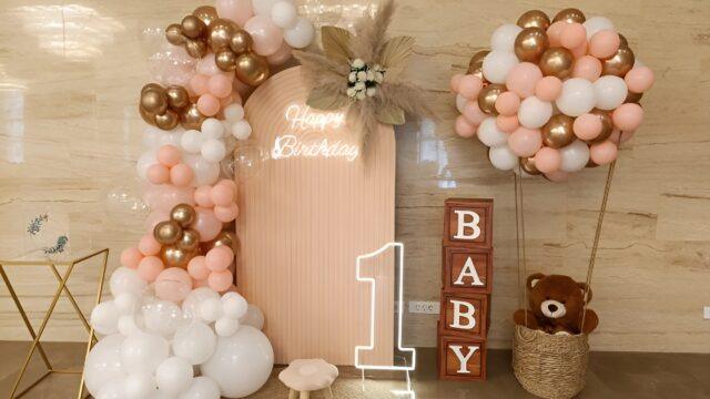 dekoracija rođendana Niš sa balonima i tematskim elementima