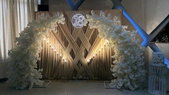 Dekoracija za slikanje na rođendan Vlasotince photo corner Bloom Room