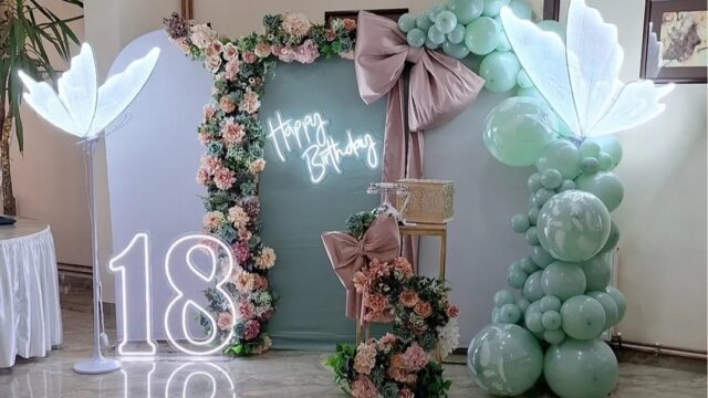 Kompletna dekoracija dečijeg rođendana balonima i cvećem Kikinda