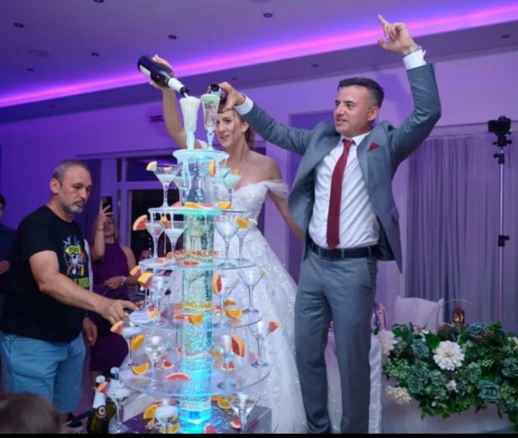 Elegancija na proslavi uz šampanjac fontanu - Wedding Magic Effects