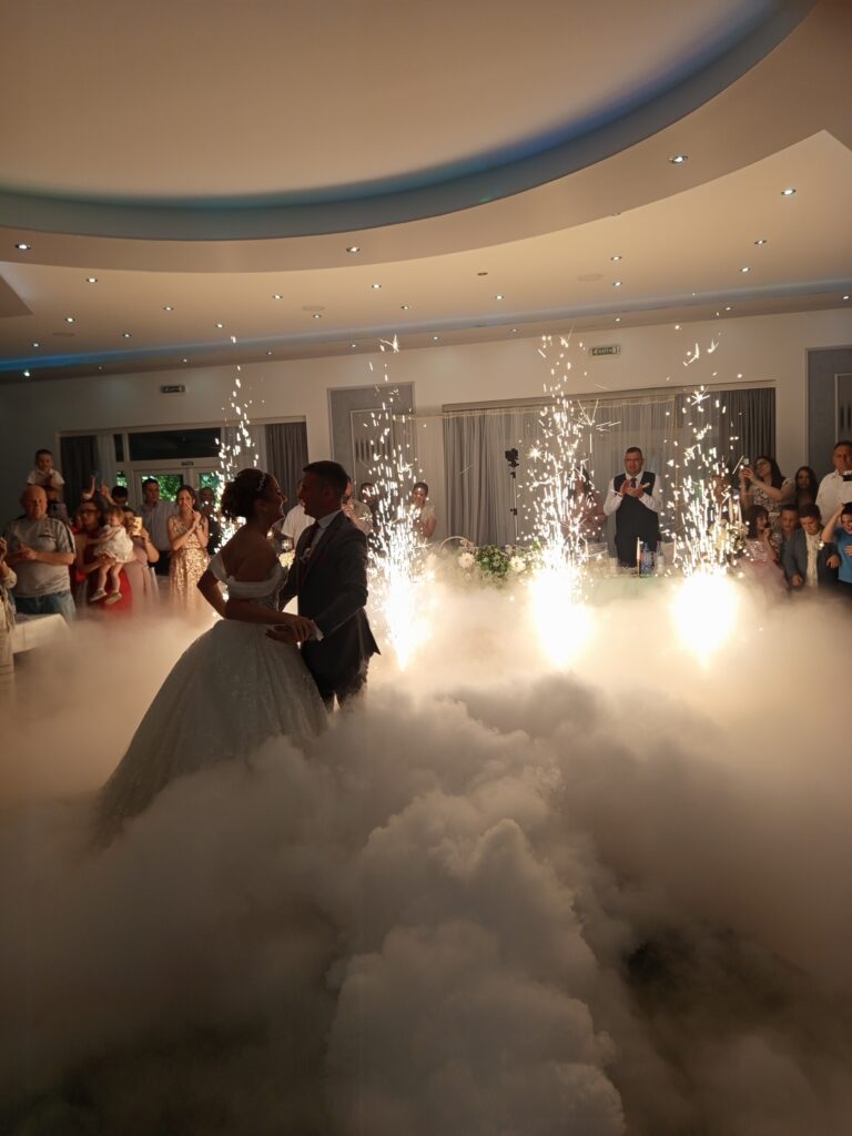 Niski dim suvi led za magičan prvi ples mladenaca u Kikindi