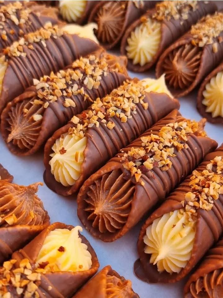 dekoracija slatkog stola kolači i torte