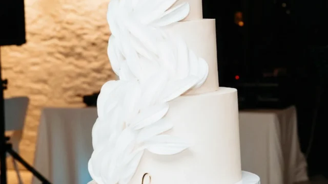 svadbena torta nis moderne dekoracije i ukusi