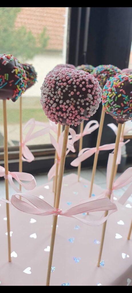 slatki sto za rodjendan Sombor mafini i slatkisi