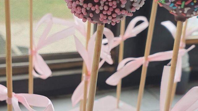 slatki sto za rodjendan Sombor mafini i slatkisi