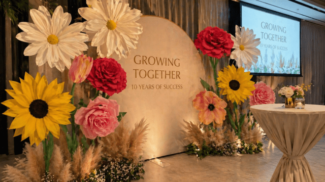 Ručno rađeni veliki cvetovi za dekoraciju prostora